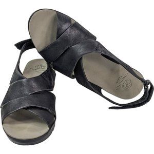 Black Cadell Bright Coudsteppers by Clarks Sandals, Size 9 M